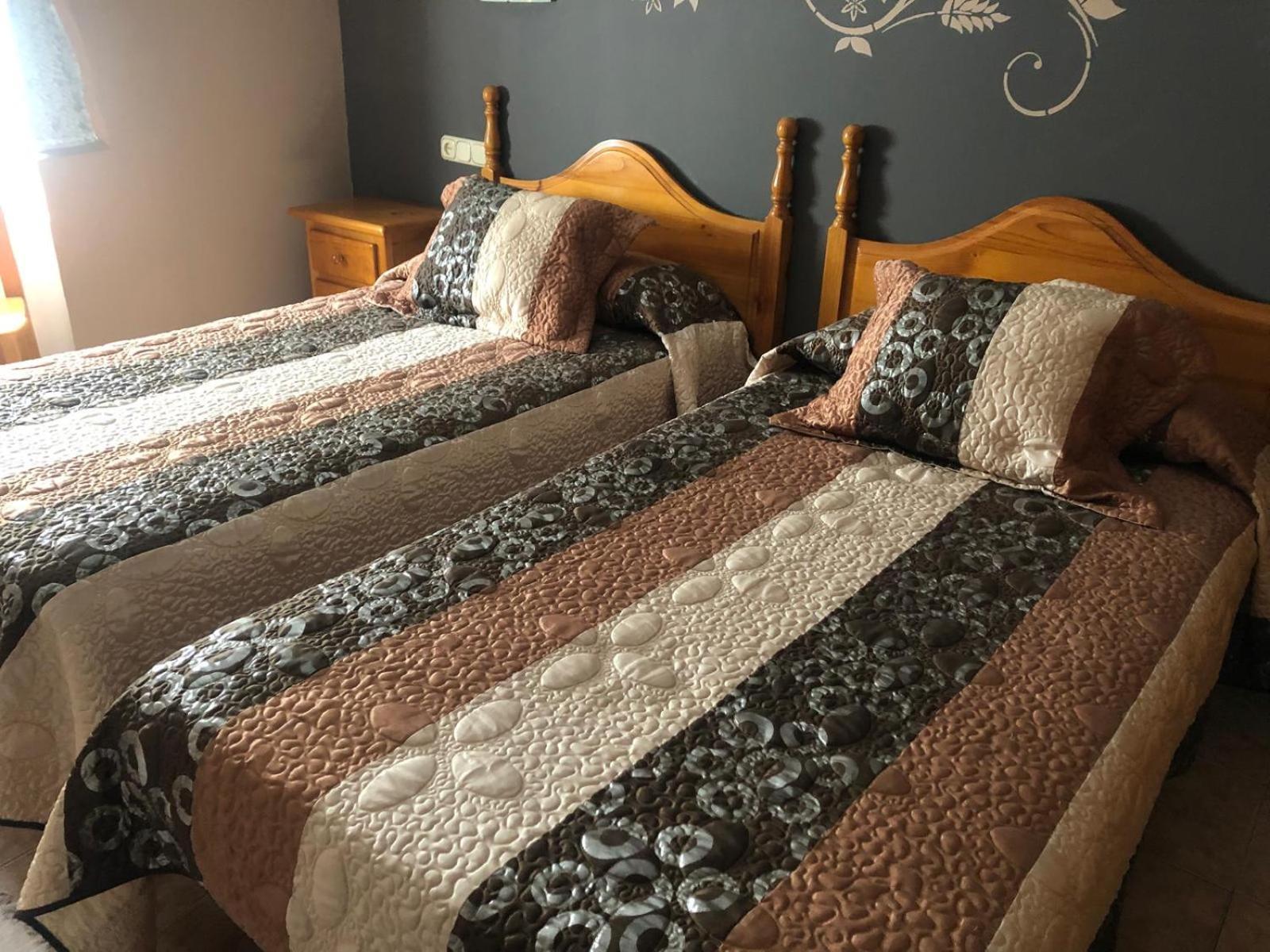 Отель Hostal Ekaitza Лесака Экстерьер фото