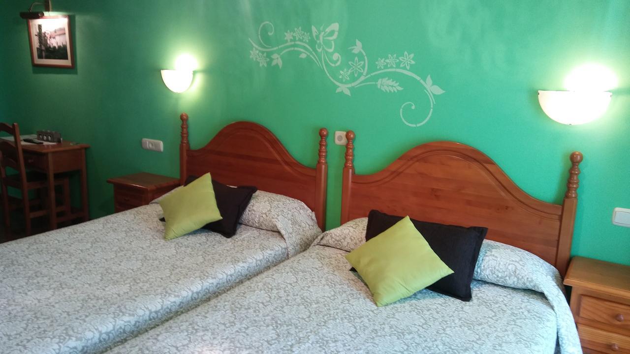 Отель Hostal Ekaitza Лесака Экстерьер фото