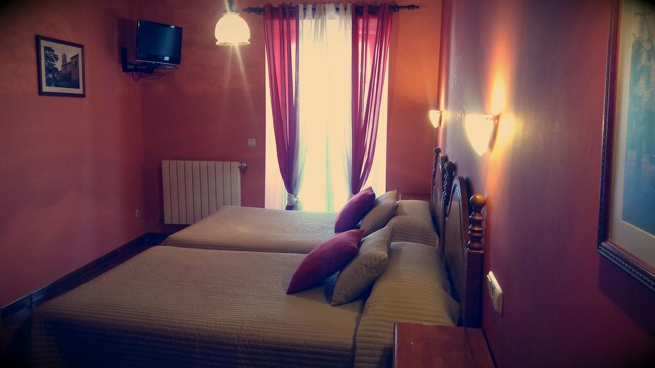 Отель Hostal Ekaitza Лесака Экстерьер фото
