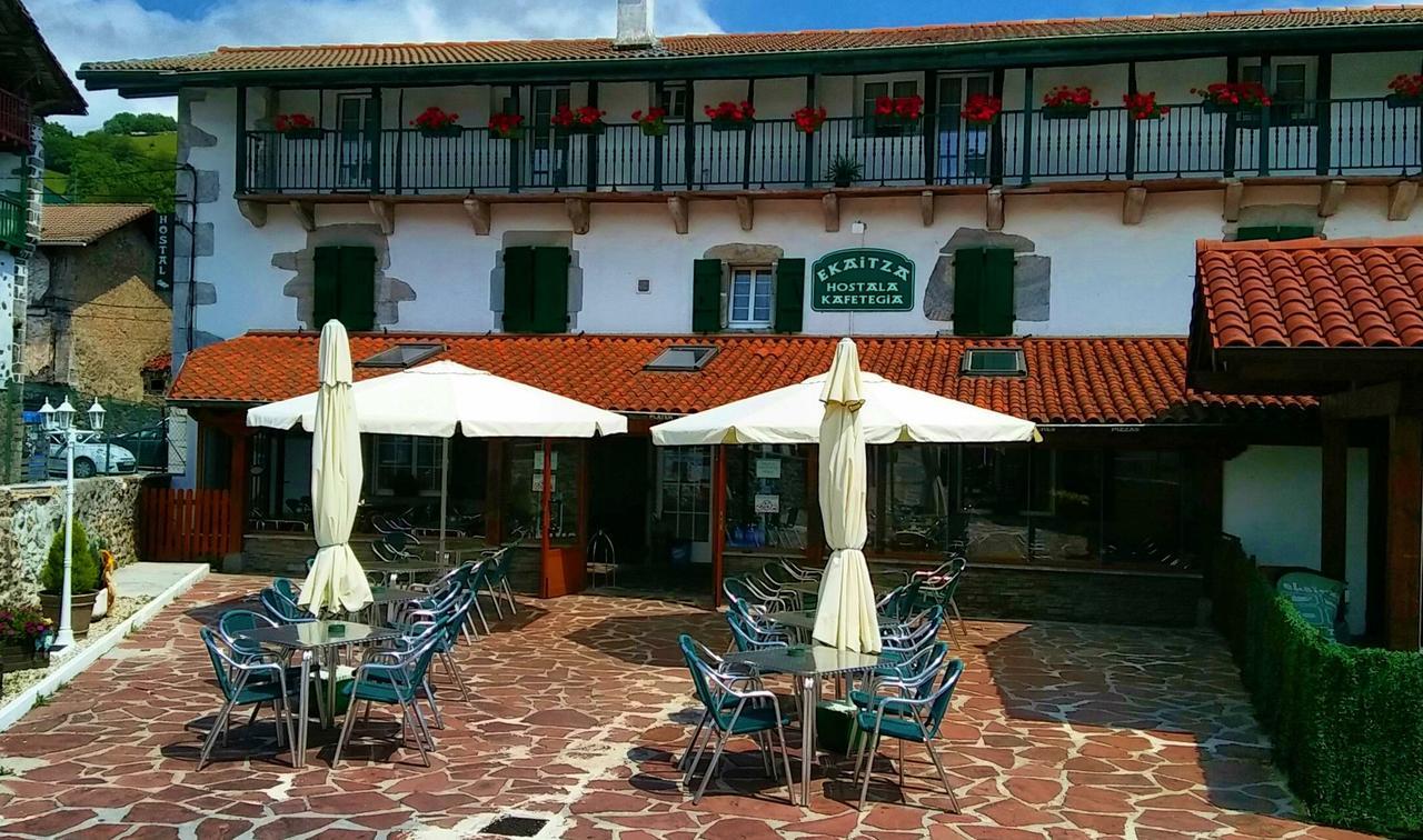 Отель Hostal Ekaitza Лесака Экстерьер фото